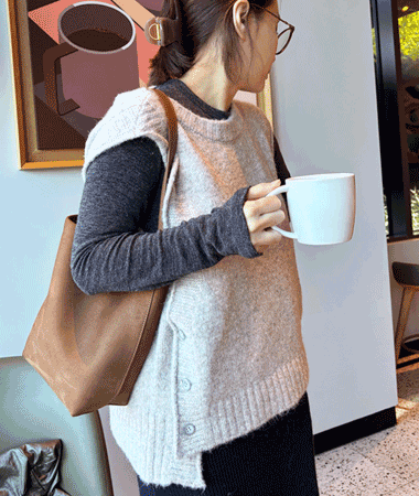 soft wool button vest () Ż