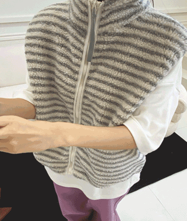 ���� strip vest